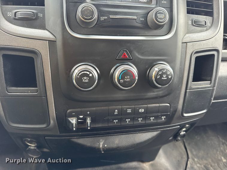 image for item DW6648 2018 RAM 3500HD Crew Cab flatbed pickup truck