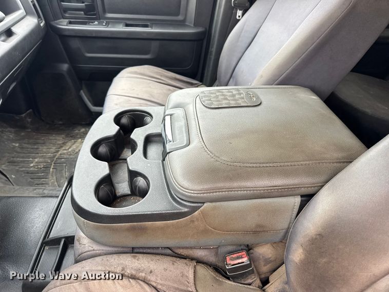 image for item DW6648 2018 RAM 3500HD Crew Cab flatbed pickup truck