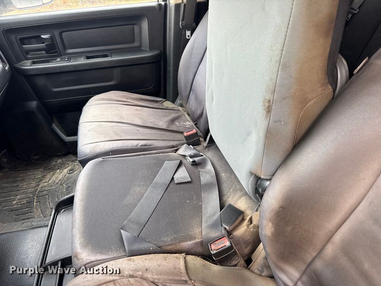 image for item DW6648 2018 RAM 3500HD Crew Cab flatbed pickup truck