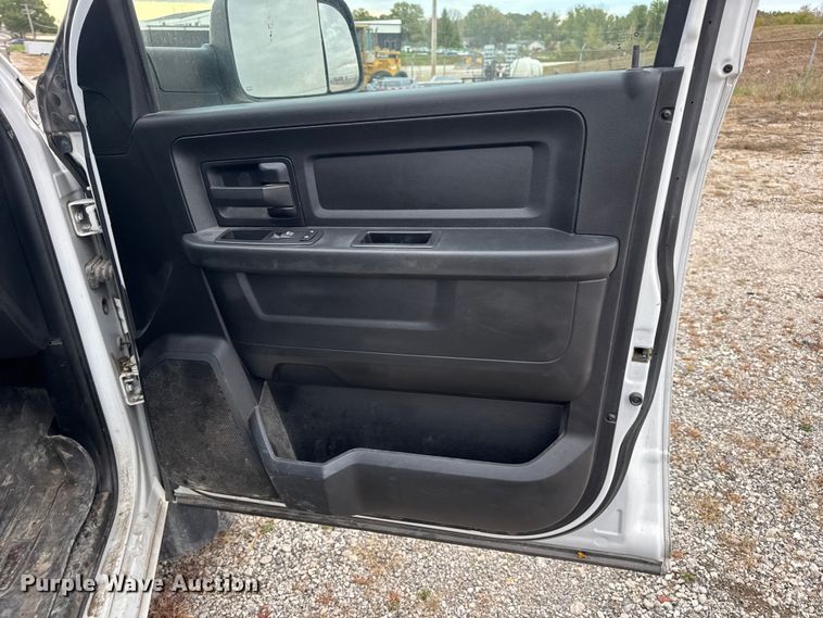 image for item DW6648 2018 RAM 3500HD Crew Cab flatbed pickup truck