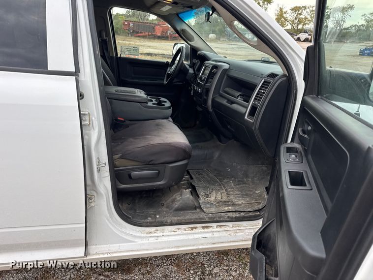 image for item DW6648 2018 RAM 3500HD Crew Cab flatbed pickup truck