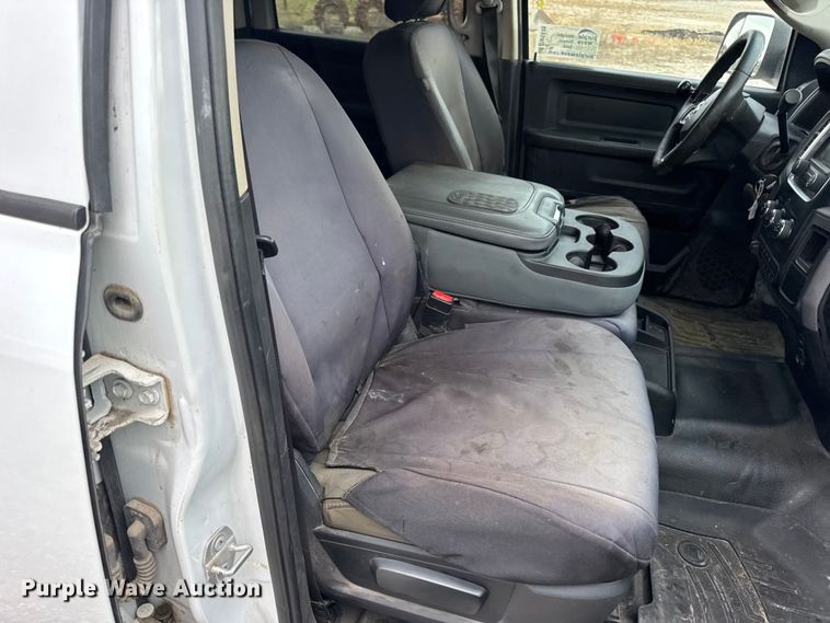 image for item DW6648 2018 RAM 3500HD Crew Cab flatbed pickup truck