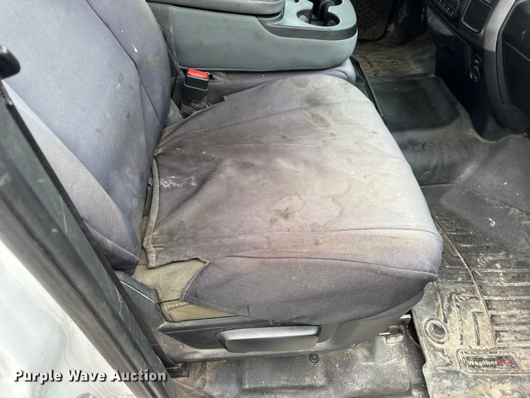 image for item DW6648 2018 RAM 3500HD Crew Cab flatbed pickup truck