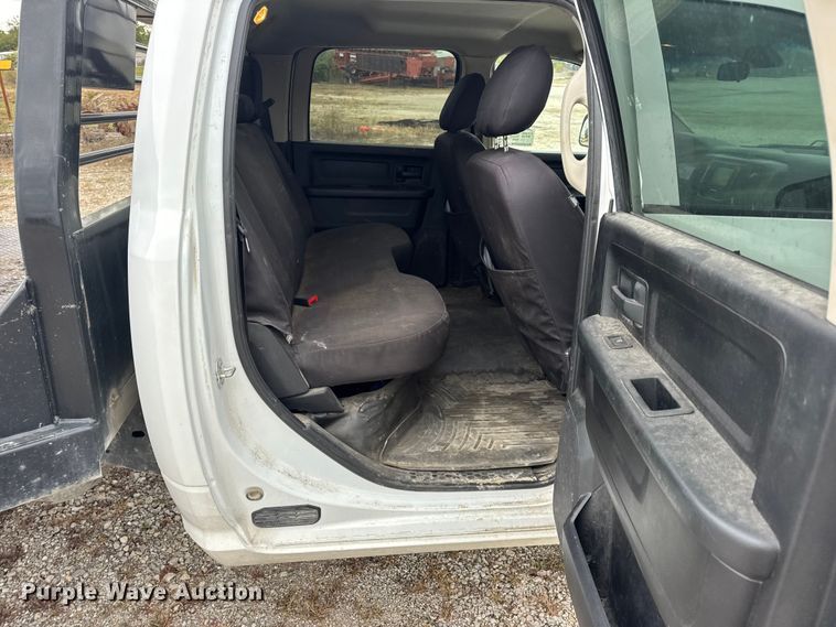 image for item DW6648 2018 RAM 3500HD Crew Cab flatbed pickup truck