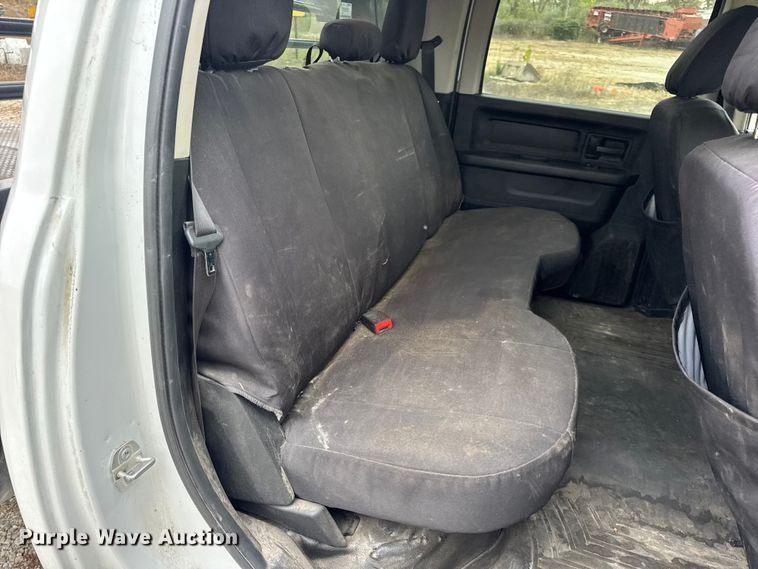 image for item DW6648 2018 RAM 3500HD Crew Cab flatbed pickup truck