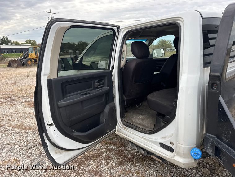 image for item DW6648 2018 RAM 3500HD Crew Cab flatbed pickup truck