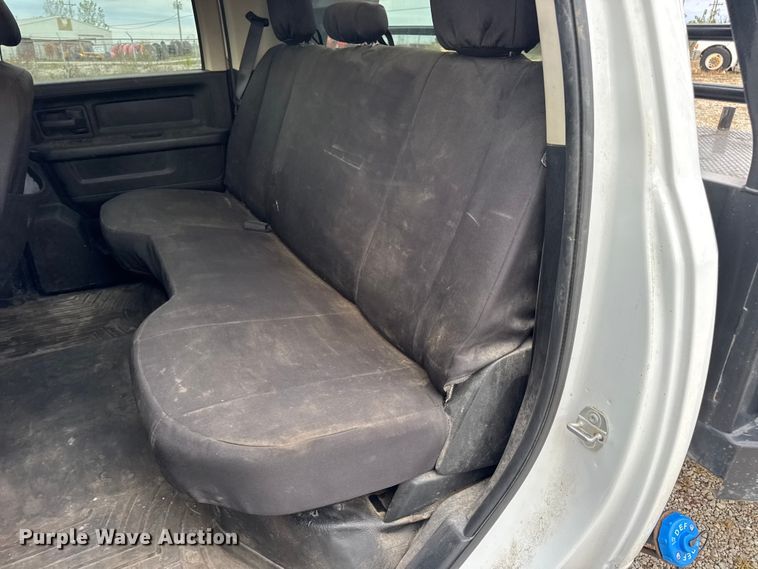 image for item DW6648 2018 RAM 3500HD Crew Cab flatbed pickup truck