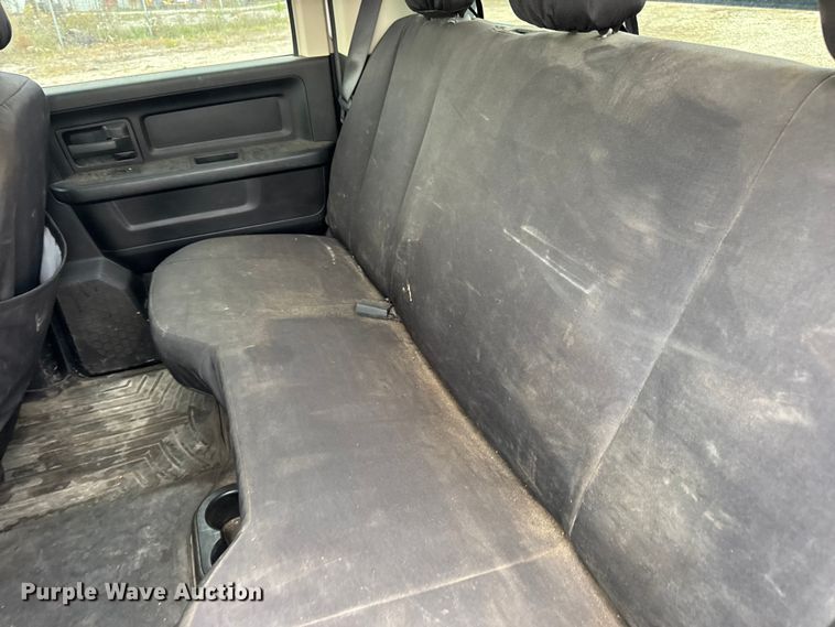 image for item DW6648 2018 RAM 3500HD Crew Cab flatbed pickup truck