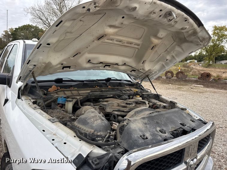 image for item DW6648 2018 RAM 3500HD Crew Cab flatbed pickup truck