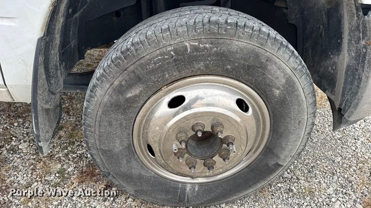 image for item DW6648 2018 RAM 3500HD Crew Cab flatbed pickup truck