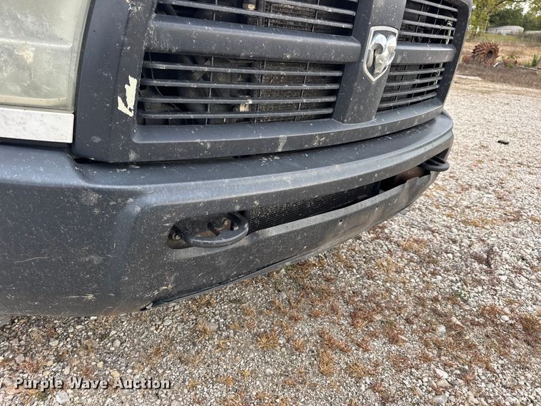 image for item DW6649 2012 Dodge 3500HD flatbed pickup truck