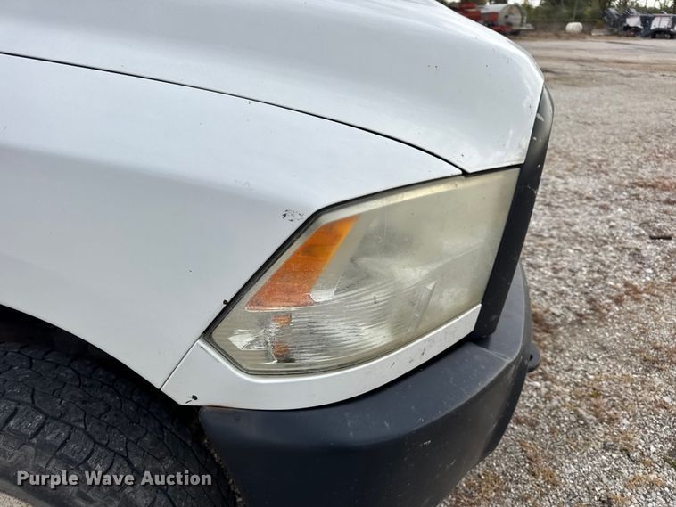 image for item DW6649 2012 Dodge 3500HD flatbed pickup truck