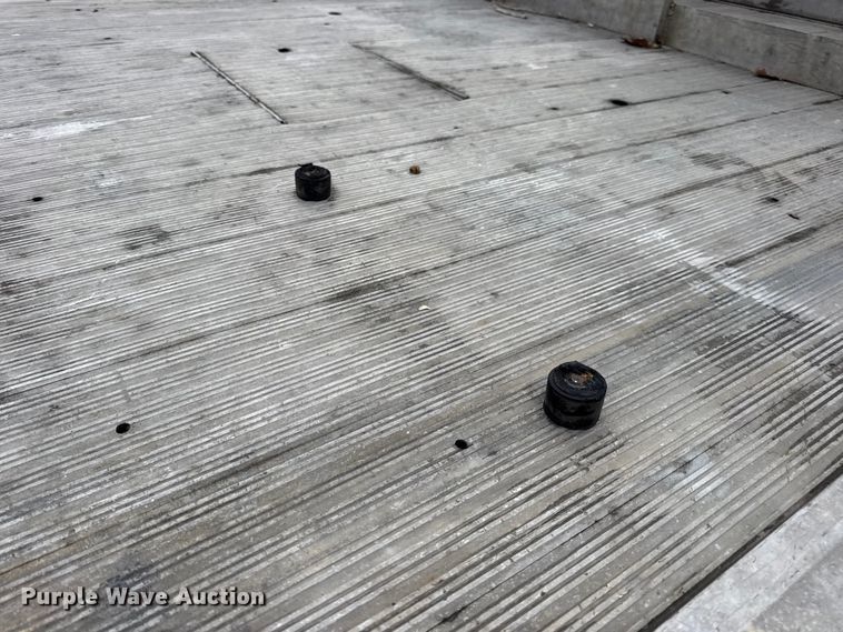 image for item DW6649 2012 Dodge 3500HD flatbed pickup truck