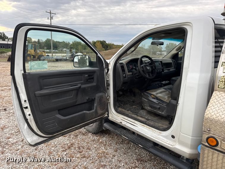 image for item DW6649 2012 Dodge 3500HD flatbed pickup truck