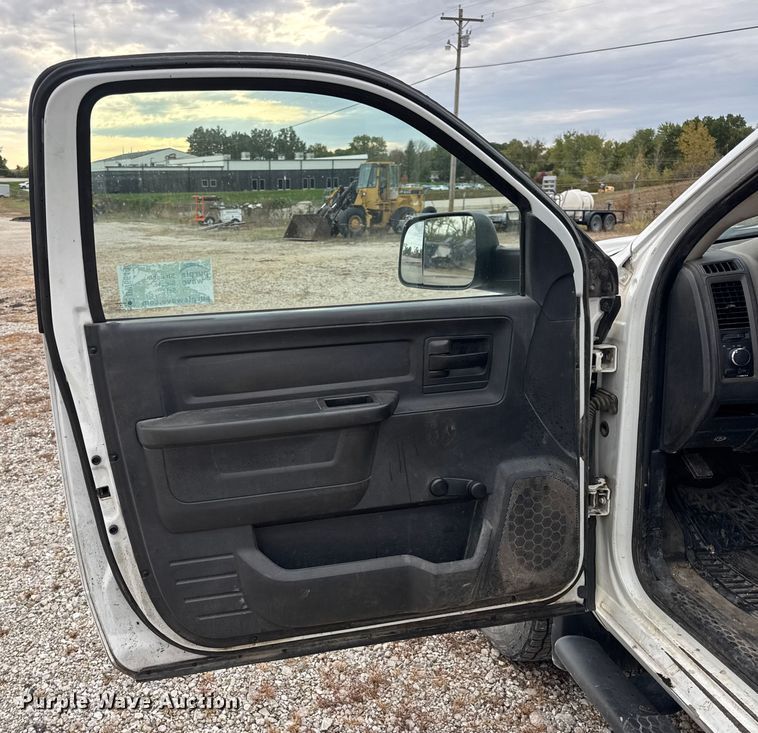 image for item DW6649 2012 Dodge 3500HD flatbed pickup truck