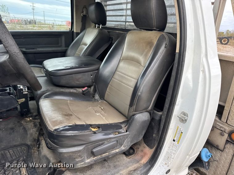 image for item DW6649 2012 Dodge 3500HD flatbed pickup truck