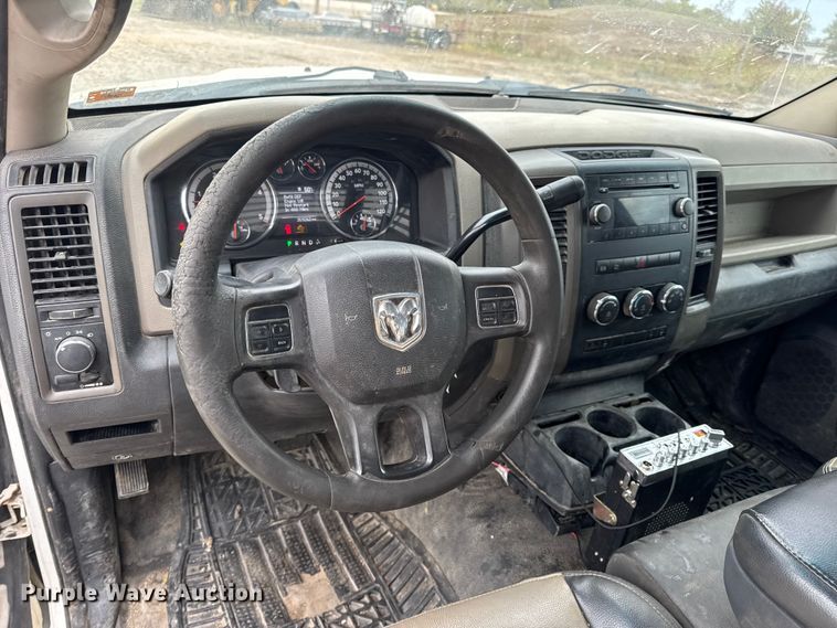 image for item DW6649 2012 Dodge 3500HD flatbed pickup truck