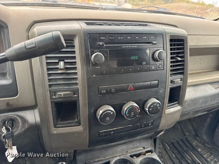 image for item DW6649 2012 Dodge 3500HD flatbed pickup truck