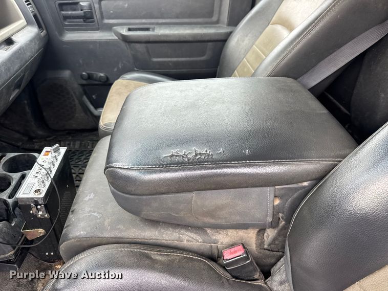 image for item DW6649 2012 Dodge 3500HD flatbed pickup truck