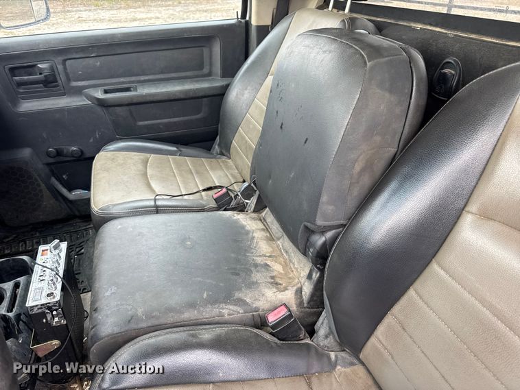 image for item DW6649 2012 Dodge 3500HD flatbed pickup truck