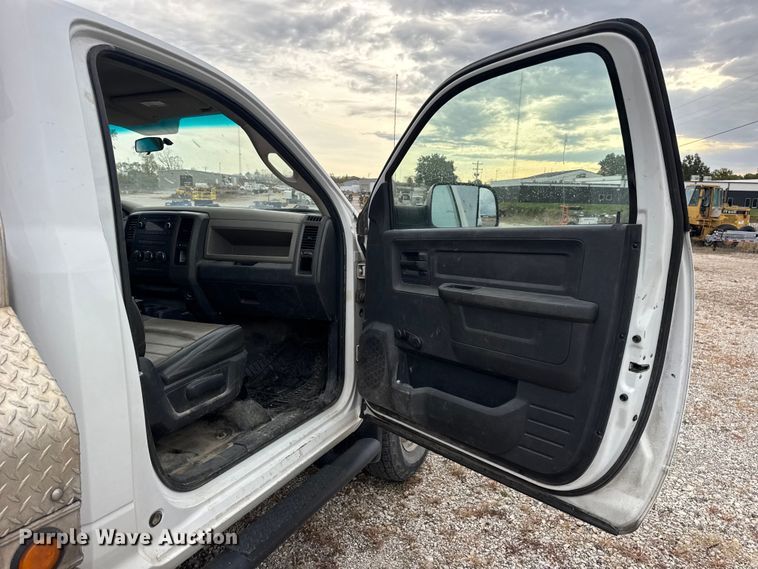 image for item DW6649 2012 Dodge 3500HD flatbed pickup truck