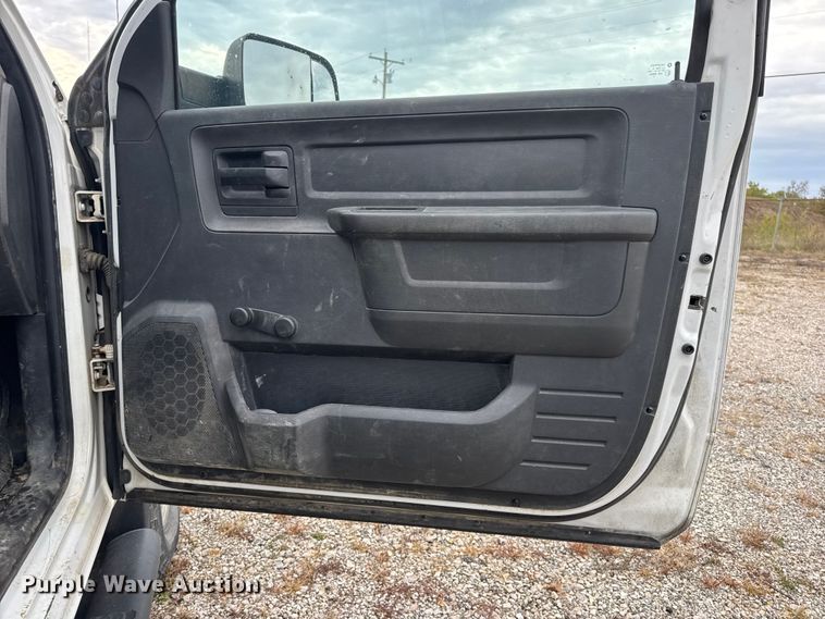 image for item DW6649 2012 Dodge 3500HD flatbed pickup truck