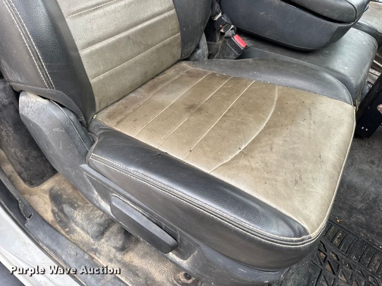 image for item DW6649 2012 Dodge 3500HD flatbed pickup truck