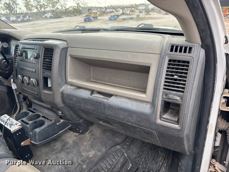 image for item DW6649 2012 Dodge 3500HD flatbed pickup truck