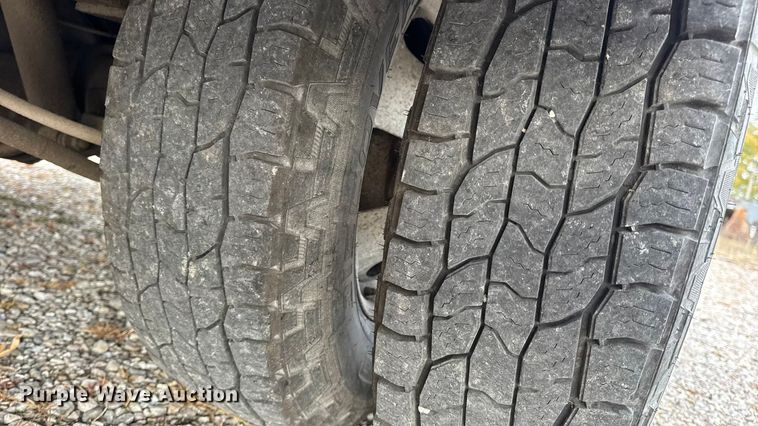 image for item DW6649 2012 Dodge 3500HD flatbed pickup truck