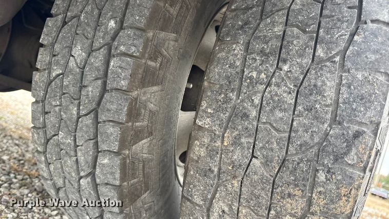 image for item DW6649 2012 Dodge 3500HD flatbed pickup truck