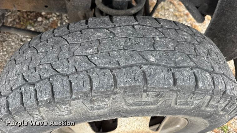 image for item DW6649 2012 Dodge 3500HD flatbed pickup truck