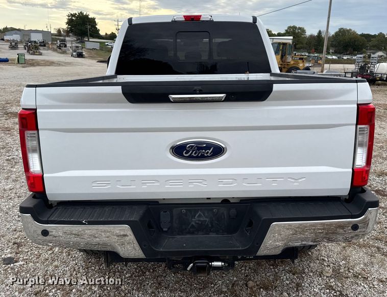 image for item DW6651 2019 Ford F250 Crew Cab pickup truck