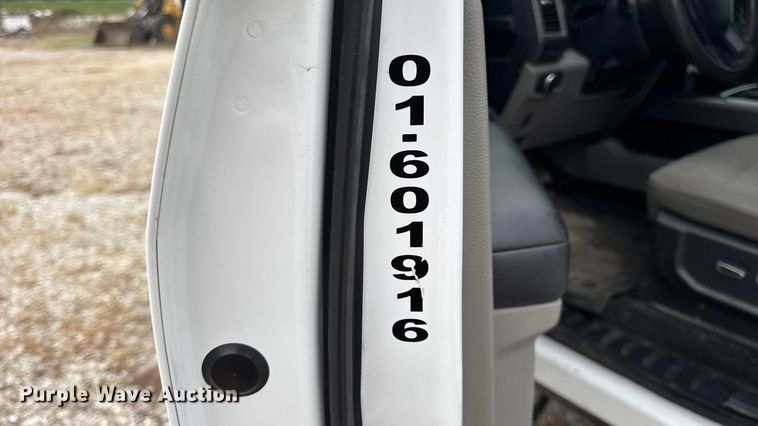 image for item DW6651 2019 Ford F250 Crew Cab pickup truck