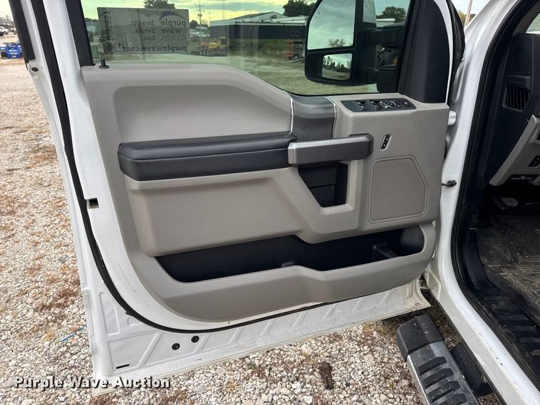 image for item DW6651 2019 Ford F250 Crew Cab pickup truck