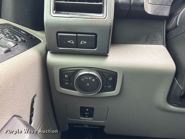 image for item DW6651 2019 Ford F250 Crew Cab pickup truck