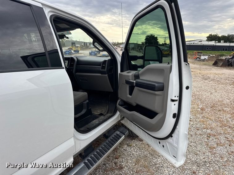 image for item DW6651 2019 Ford F250 Crew Cab pickup truck