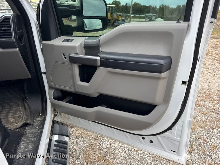 image for item DW6651 2019 Ford F250 Crew Cab pickup truck