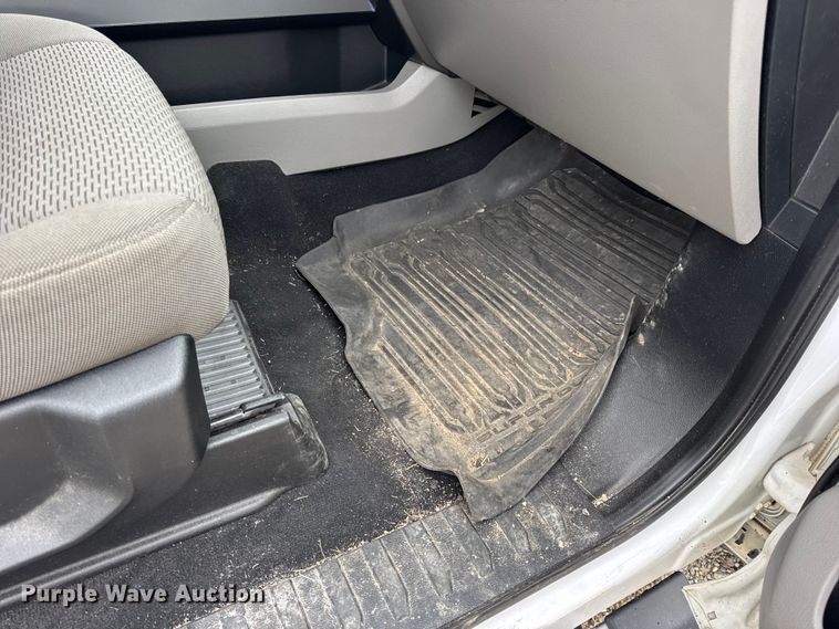 image for item DW6651 2019 Ford F250 Crew Cab pickup truck