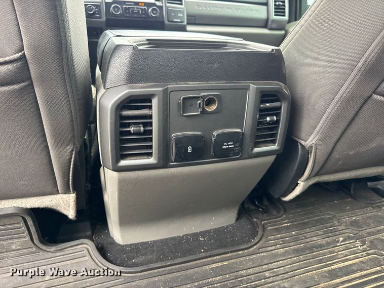 image for item DW6651 2019 Ford F250 Crew Cab pickup truck