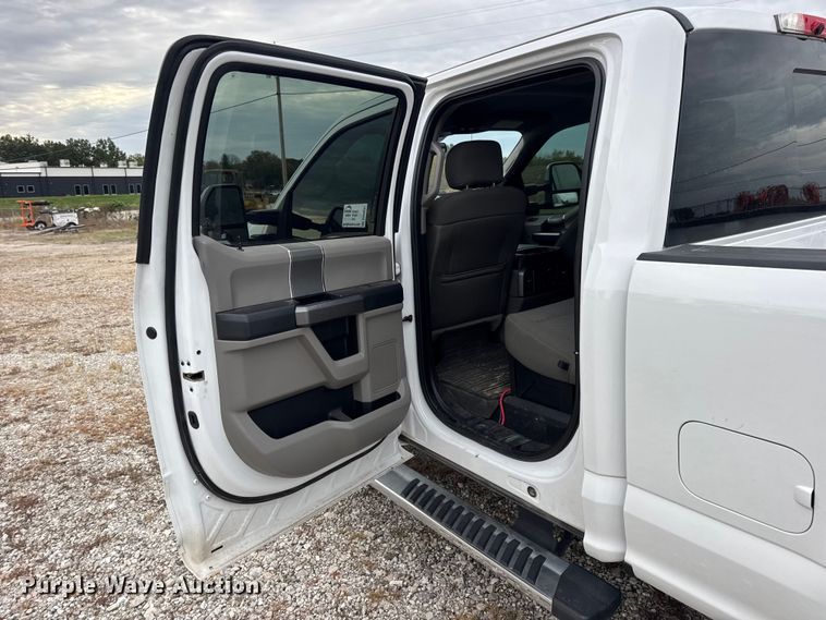 image for item DW6651 2019 Ford F250 Crew Cab pickup truck