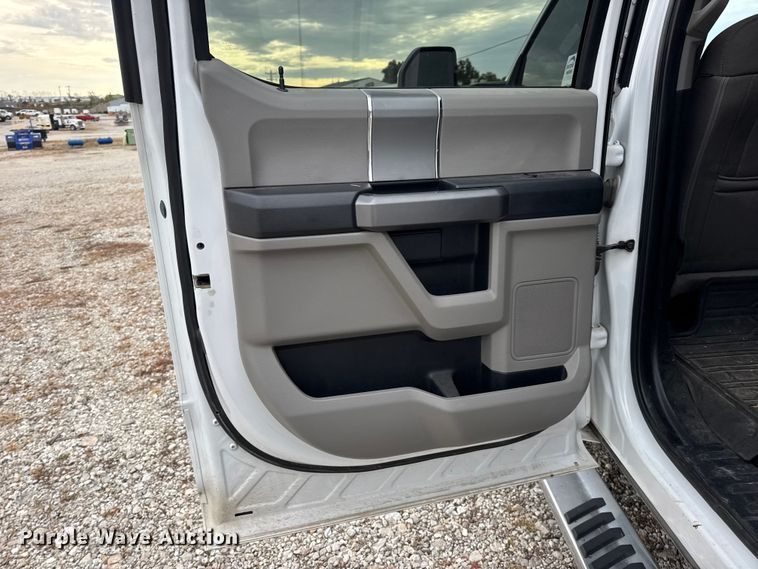 image for item DW6651 2019 Ford F250 Crew Cab pickup truck