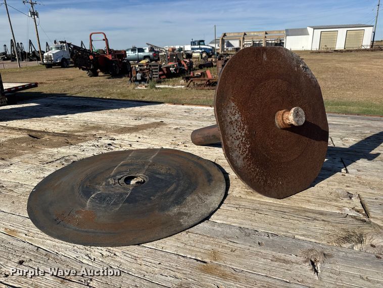 image for item DW6756 1999 Titan 3F3808 equipment trailer