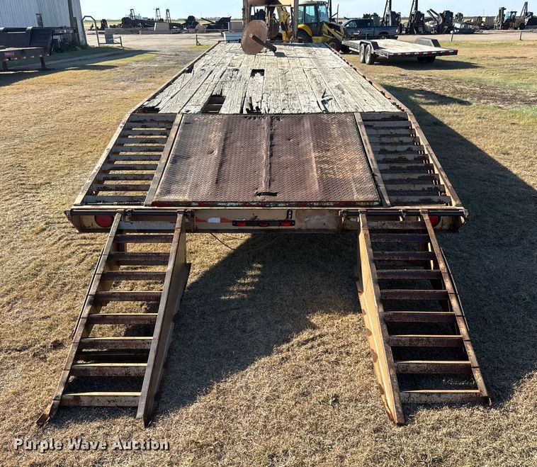 image for item DW6756 1999 Titan 3F3808 equipment trailer