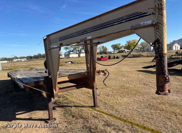 image for item DW6756 1999 Titan 3F3808 equipment trailer