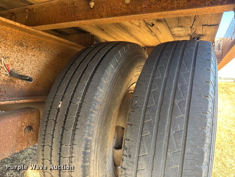 image for item DW6756 1999 Titan 3F3808 equipment trailer