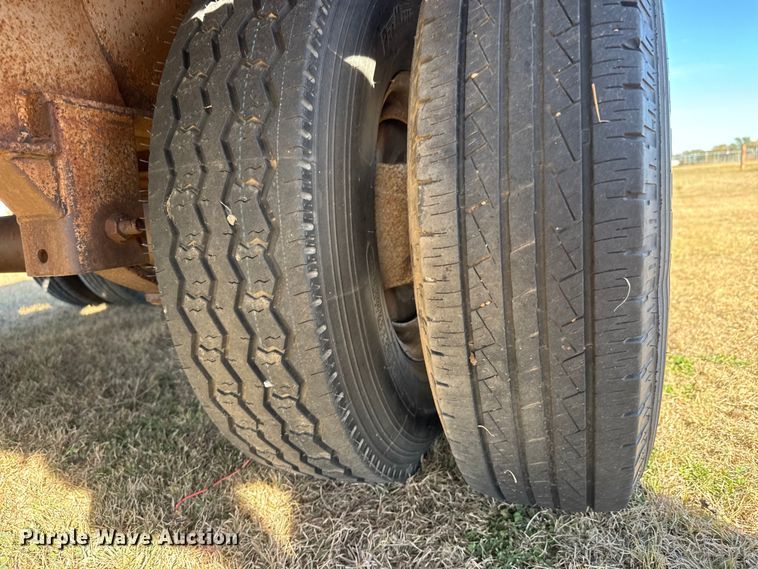 image for item DW6756 1999 Titan 3F3808 equipment trailer