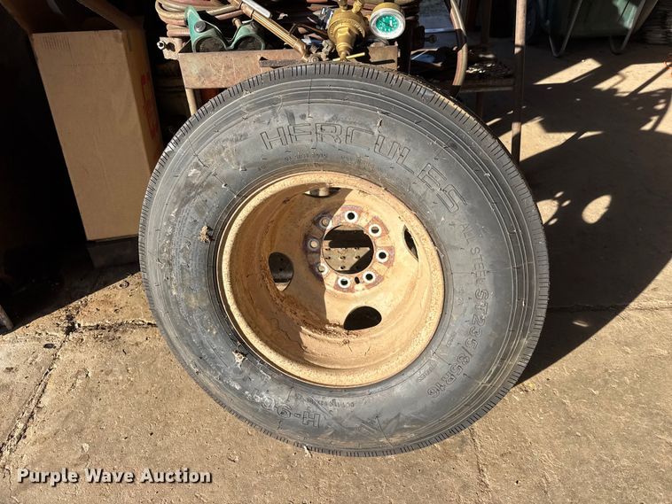 image for item DW6756 1999 Titan 3F3808 equipment trailer