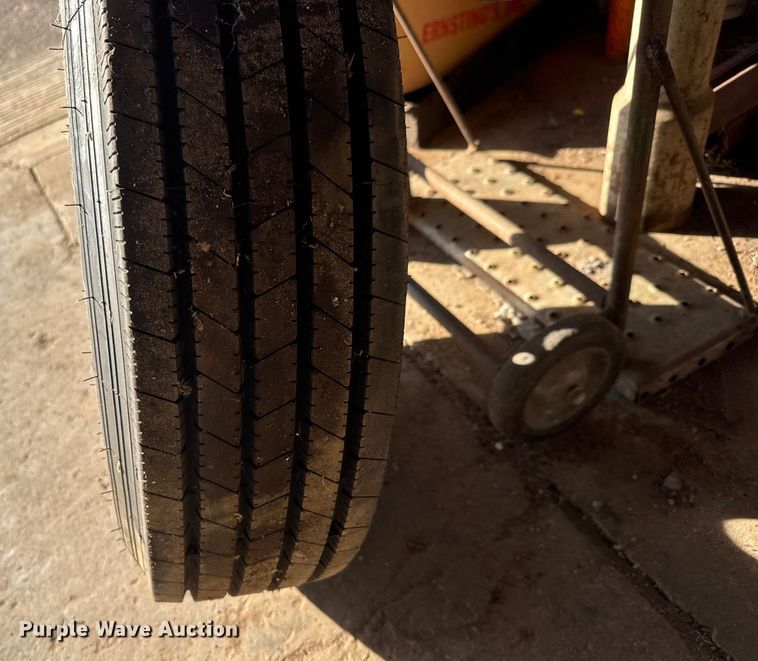 image for item DW6756 1999 Titan 3F3808 equipment trailer