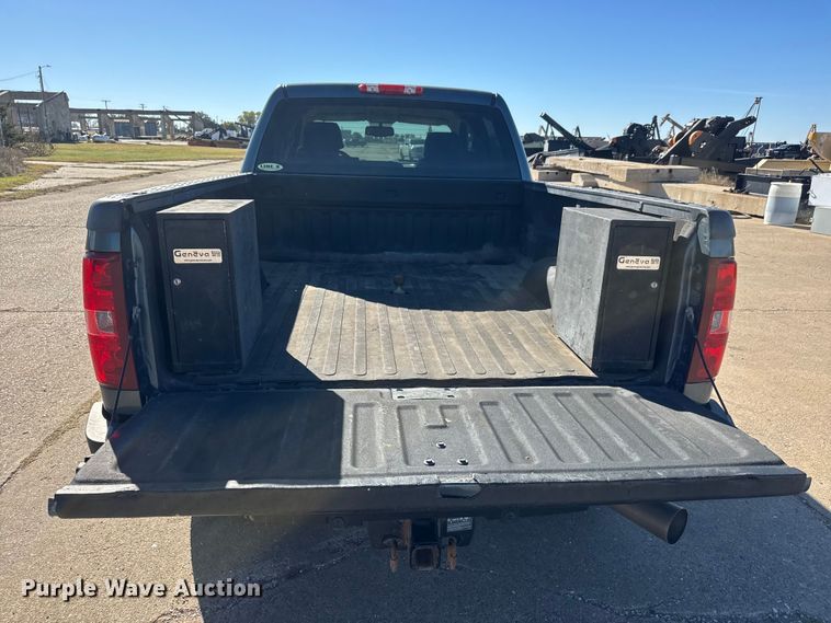 image for item DW6761 2014 Chevrolet Silverado 2500HD LT Crew Cab pickup truck