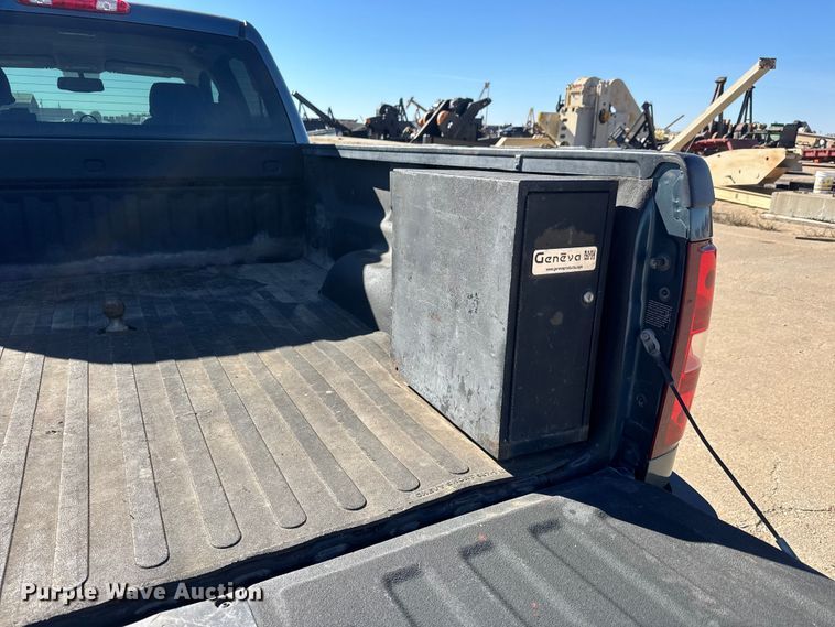 image for item DW6761 2014 Chevrolet Silverado 2500HD LT Crew Cab pickup truck